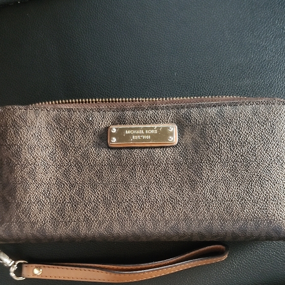 Michael Kors Handbags - Michael Kors Dark Brown Wristlet